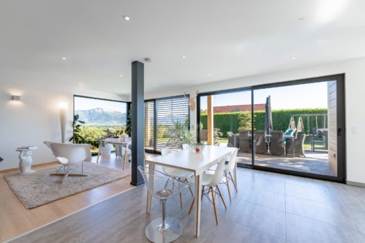 Charming Home in the Heart of Nature with Panoramic Views