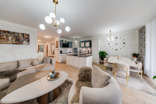 Charming Renovated 4.5-Room Apartment – Casatax Opportunity