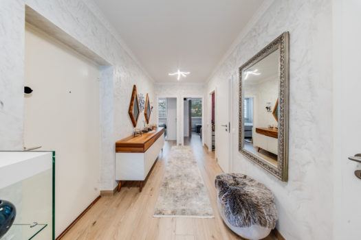 Charming Renovated 4.5-Room Apartment – Casatax Opportunity