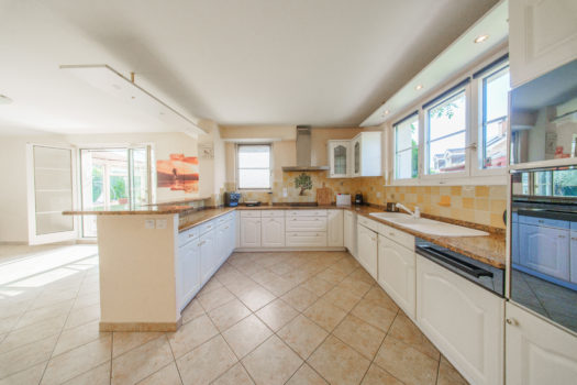 Stunning & Peaceful Countryside Home in the Heart of Puplinge – Geneva